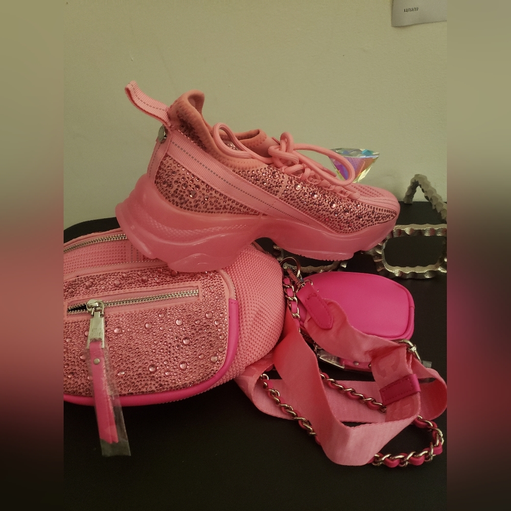 STEVE MADDEN PINK 9M SNEAKER & FANNY PACK "WEEKEND SALE ONLY"